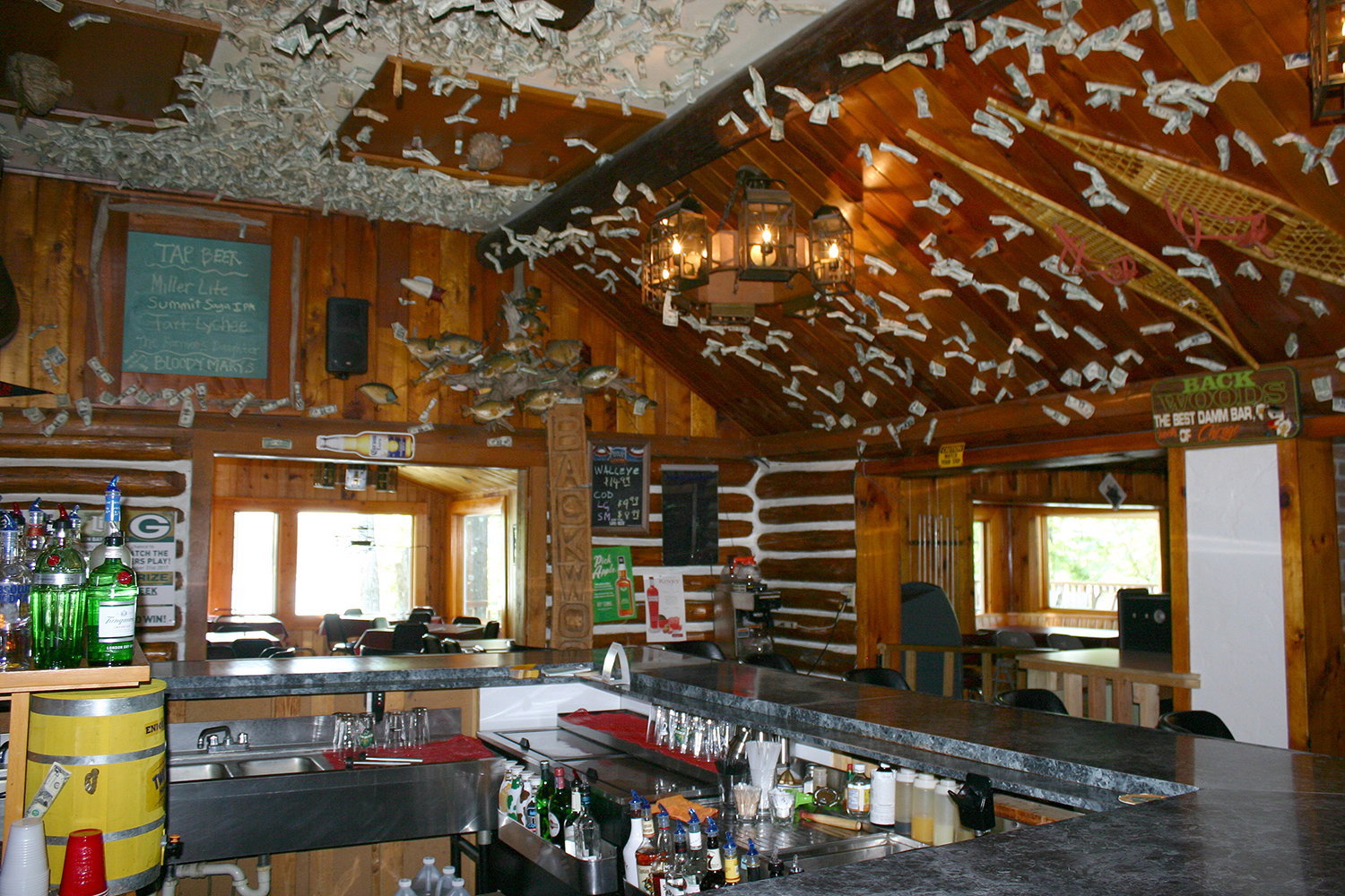 Bar & Grill Backwoods Resort